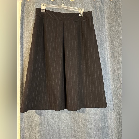 Banana Republic Black striped Skirt Women Size 6 With Pleat And Pockets - Picture 4 of 16